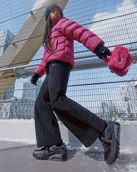 Meisje met winterkleren